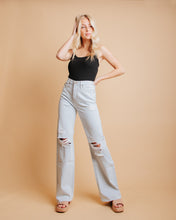Cargar imagen en el visor de la galería, Light Jeans with holes - Shopsurgeclothing