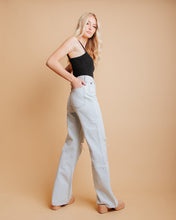 Cargar imagen en el visor de la galería, Light Jeans with holes - Shopsurgeclothing